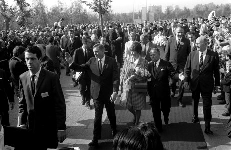 Astronauten openen tentoonstelling Maanvaart 69 in Amsterdam, Bestanddeelnr 922-8578