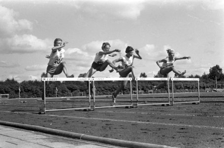 Atletiek Nederland tegen Roemenie te Groningen. 80m horden dames Mieke Sterk (ee, Bestanddeelnr 920-6141