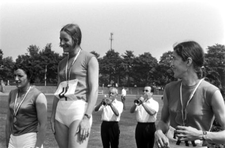 Atletiek Nederland, Roemenie, Frankrijk dames in Uden, nr. 25 (m) W. van de Berg, Bestanddeelnr 924-7248