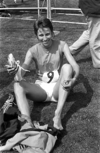 Atletiek Nederland, Roemenie, Frankrijk dames in Uden, nr. 23 M. Burggraaf , nr., Bestanddeelnr 924-7251