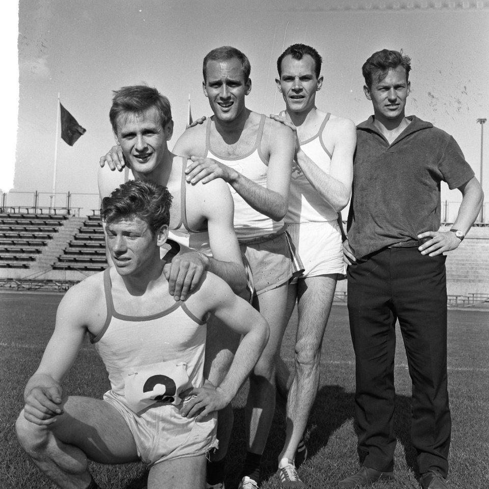 Atletiek om Europa Cup te Enschede voor heren, de Nederlandse estafetteploeg 4 x, Bestanddeelnr 917-9033