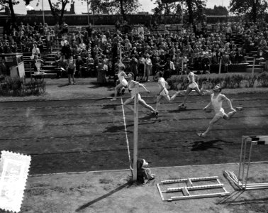 Atletiekwedstrijden Rotterdam. Finish 100 meter heren, Bestanddeelnr 907-8018