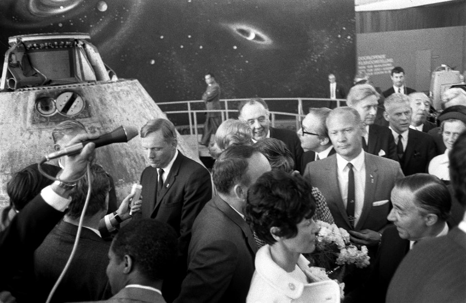Astronauten openen tentoonstelling Maanvaart 69 in Amsterdam. Collins, Armstr, Bestanddeelnr 922-8573