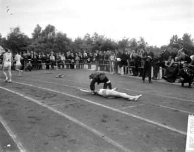 Atletiek Nederland tegen Zwitserland te Groningen. no. 14 Snepvangers, no. 56 Je, Bestanddeelnr 917-9773