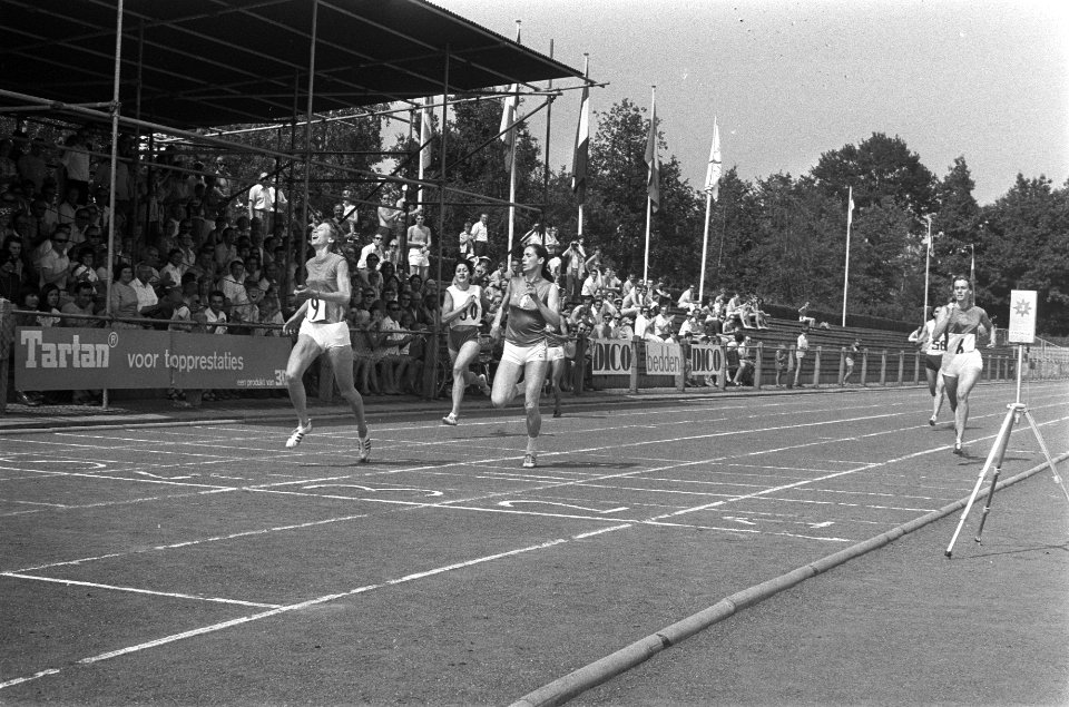 Atletiek Nederland, Roemenie, Frankrijk dames in Uden, Marian Burggraaf als eers, Bestanddeelnr 924-7242