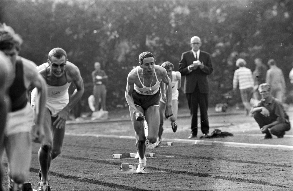Atletiek te Leiden om de Gouden Spike . Nummer 36 Lesterhuis, Bestanddeelnr 921-4375