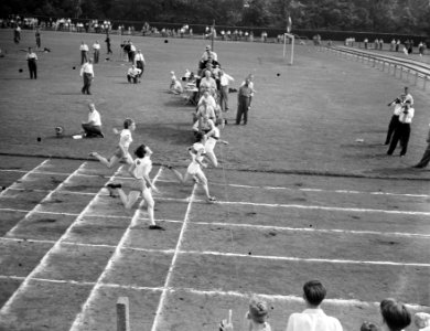 Atletiek Nederland tegen Duitsland, finish 100 m dames, Bestanddeelnr 907-2892