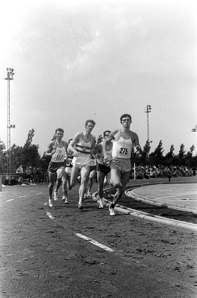 Atletiekwedstrijden op sportpark Ookmeer. hardlopen, Bestanddeelnr 920-5730