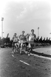 Atletiekwedstrijden op sportpark Ookmeer. hardlopen, Bestanddeelnr 920-5730