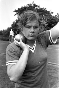Atletiekwedstrijden om Turfschip Trophee in Breda, Elma Schalk vestigde nieuwe …, Bestanddeelnr 925-7424