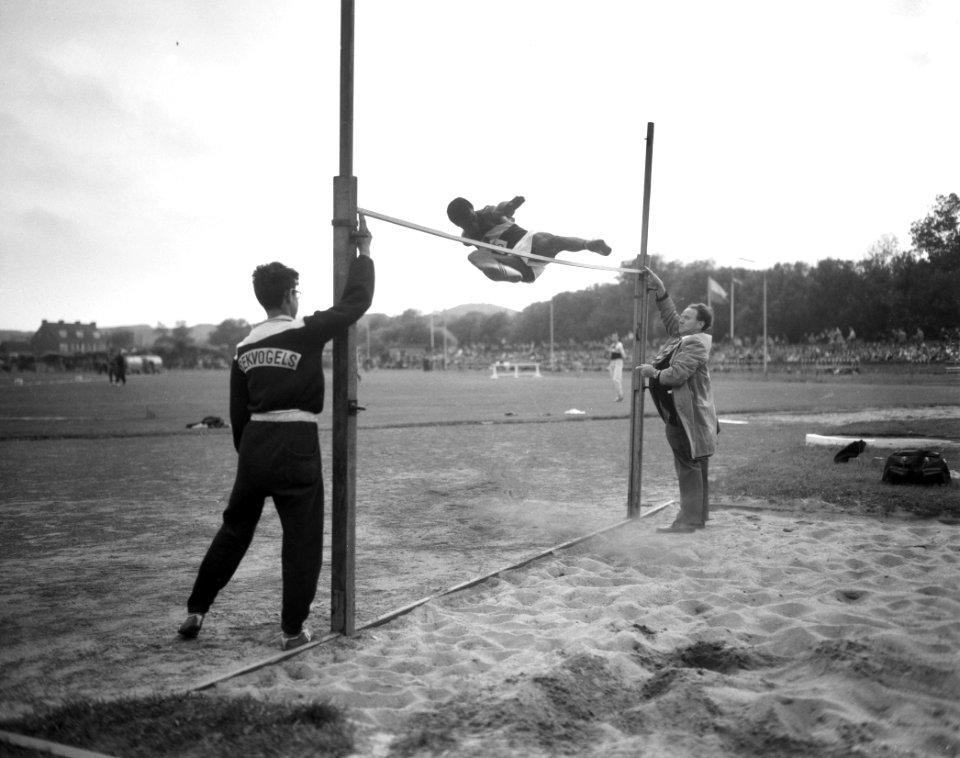 Atletiekwedstrijden Den Haag - Londen. Hoogspringen, Bestanddeelnr 912-7717