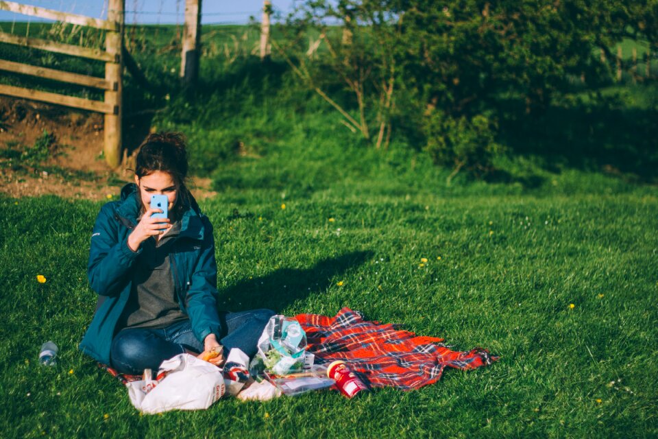 Picnic smartphone woman