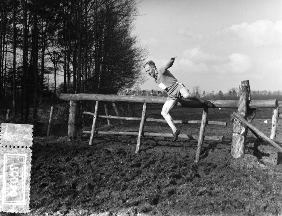 Atletiek veldloop Breda, tweede J. Adriaansen, Bestanddeelnr 907-0010