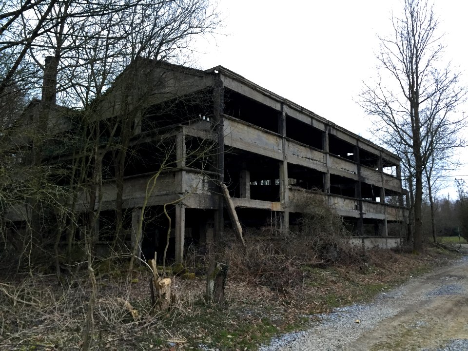 Bâtiment industriel abandonné à Jamioulx 2
