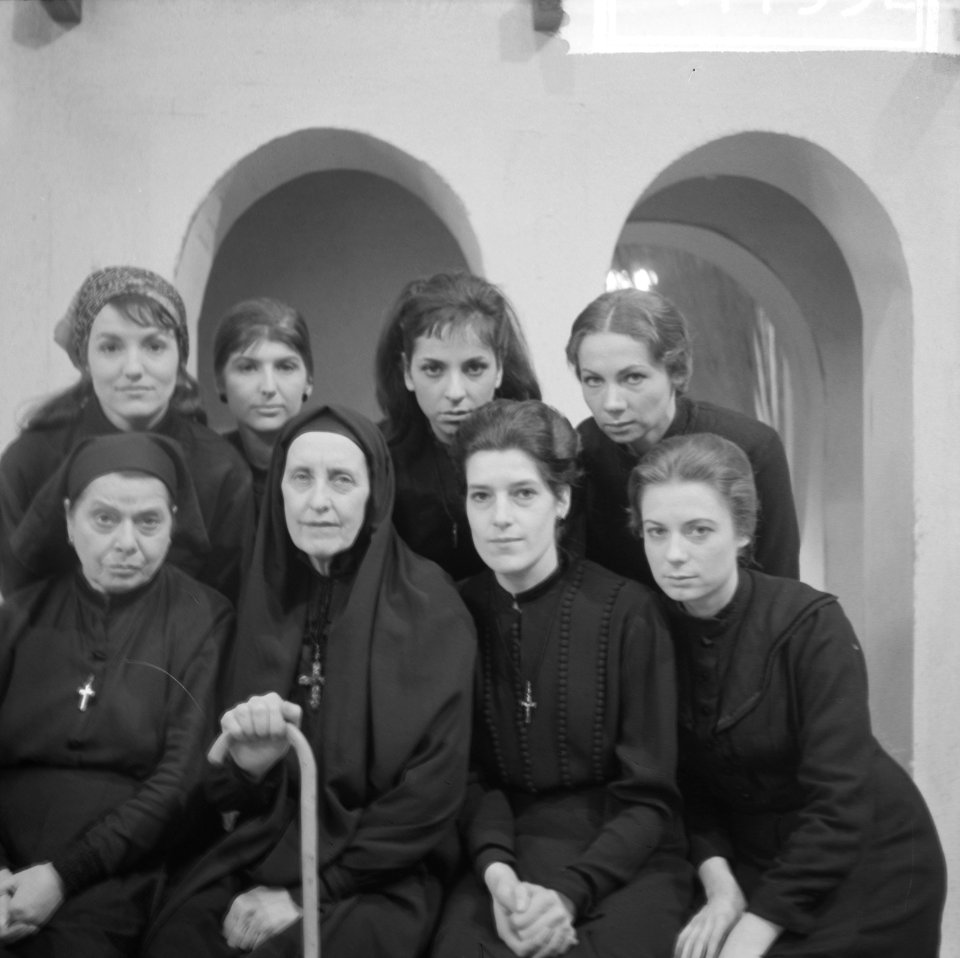 AVRO brengt TV-spel Het huis van Bernarda Alba. Boven vlnr , Else Valk, Shi…, Bestanddeelnr 914-7932