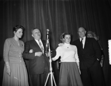 AVRO verkiezing Sporter van het jaar 1955. Prijsuitreiking in het Minervapaviljo, Bestanddeelnr 907-5829