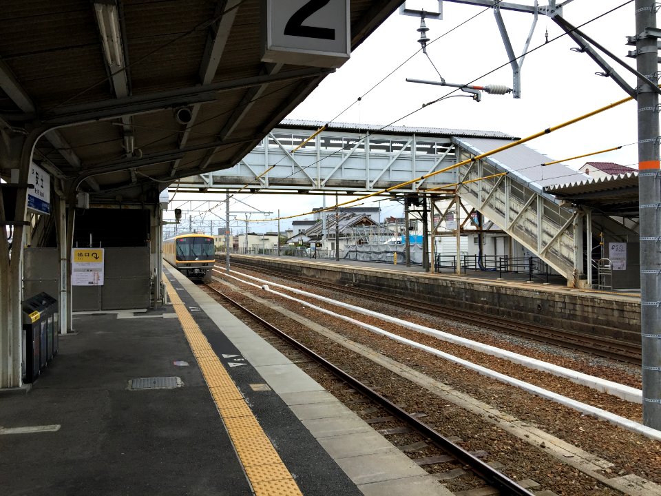 Azuchi station disused flyover 20160413 01