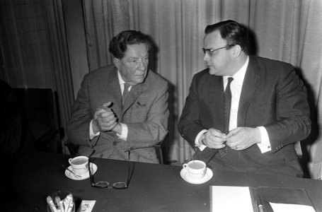 AVRO-RTN persconferentie, Willem Vogt (AVRO), Rein van Rooy van Televizier, 9 Co, Bestanddeelnr 920-0202