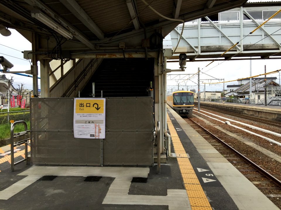 Azuchi station disused flyover 20160413 03