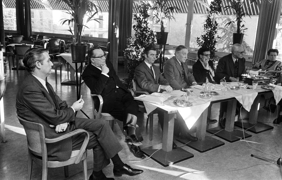 AVRO heeft meer radiozendtijd persconferentie in Hilversum, Bestanddeelnr 924-3076