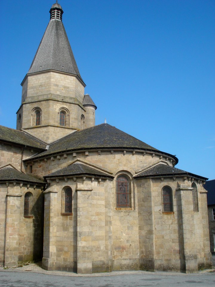Bénévent-l'Abbaye (Creuse, Fr) chevet de l'église