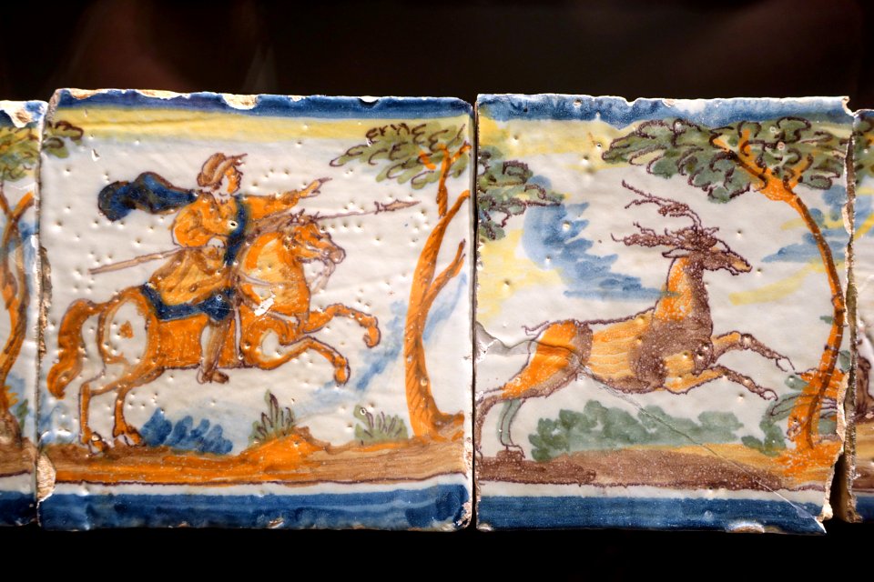 Azulejos with hunting scene, staircase tiles, c. 1700 - Alcázar of Seville, Spain - DSC07368