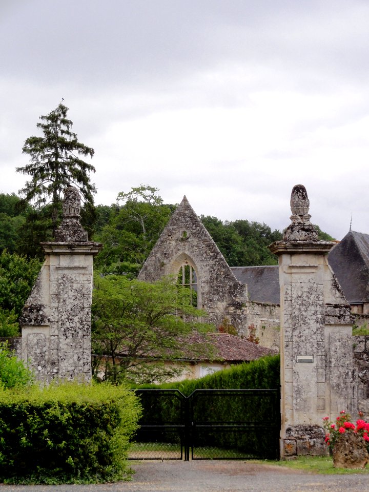 Béruges (Vienne) Abbaye du Pin (2)