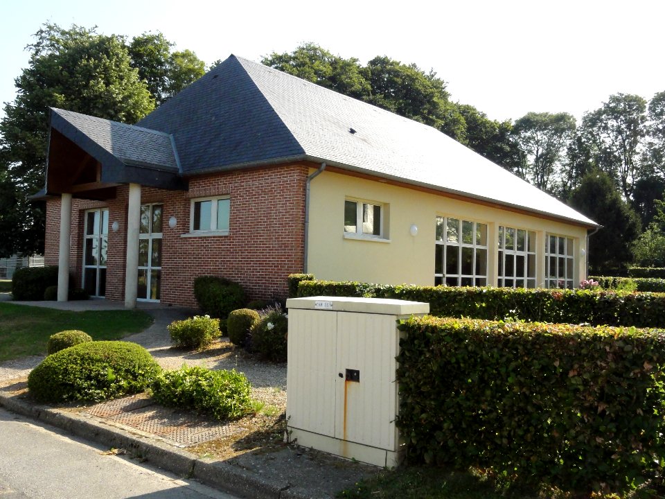 Bénarville (Seine-Mar.) salle polyvalente et restaurant scolaire