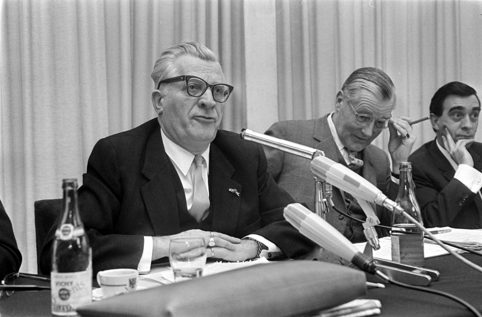 AVRO-RTN persconferentie, Willem Vogt (AVRO), Rein van Rooy van Televizier, 9 Co, Bestanddeelnr 920-0203