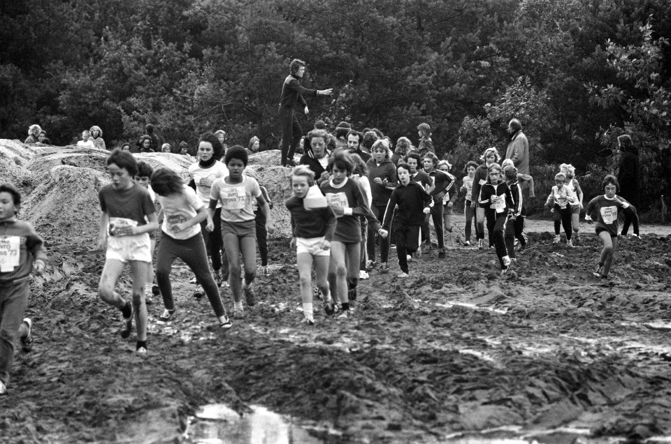 AVRO-cross, start van prestatieloop voor de jeugd, Bestanddeelnr 926-7613