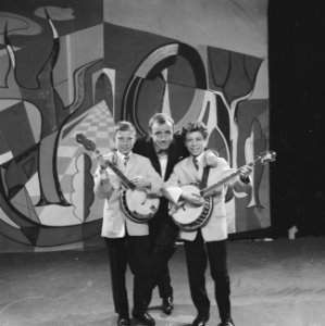 AVRO Weekend Show, Deense duo Jan en Kjeld met Johnny Kraaijkamp, Bestanddeelnr 910-7215