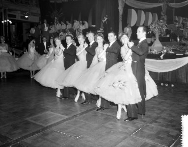 AVROs danstoernooi in het Kurhaus te Scheveningen het winnende Engelse team, Bestanddeelnr 911-0290