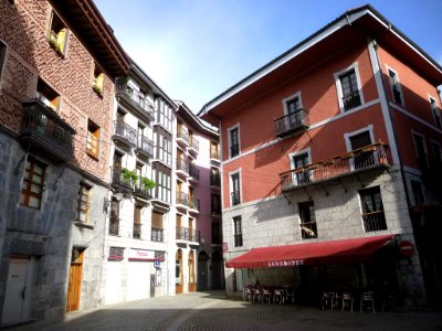 Azpeitia - Altuna Etxea (edificio de la izquierda)