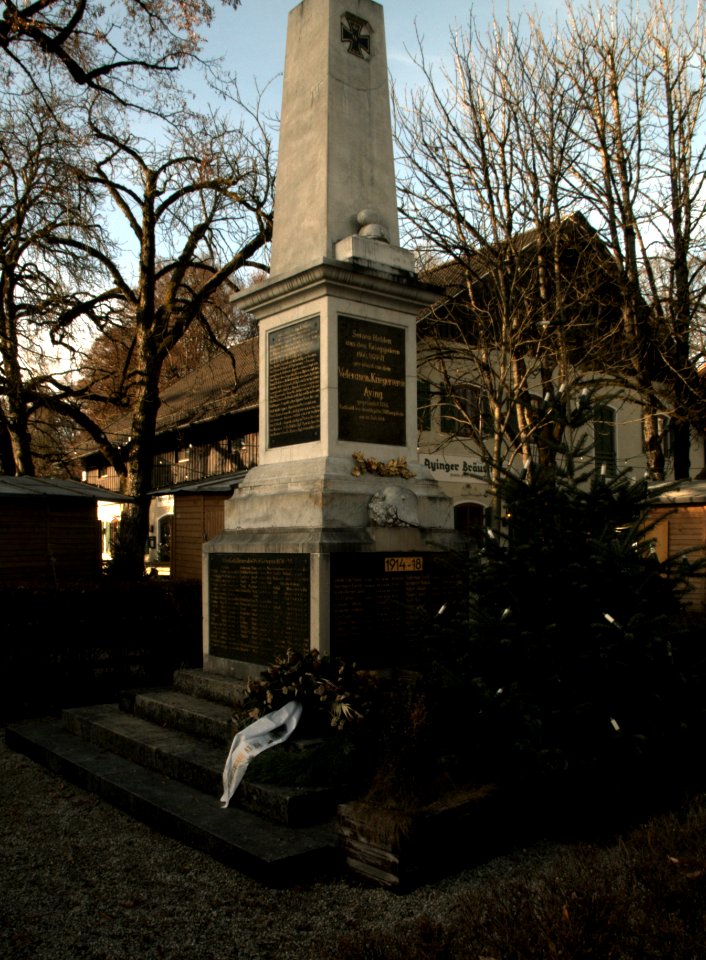 AyingKriegerdenkmal01