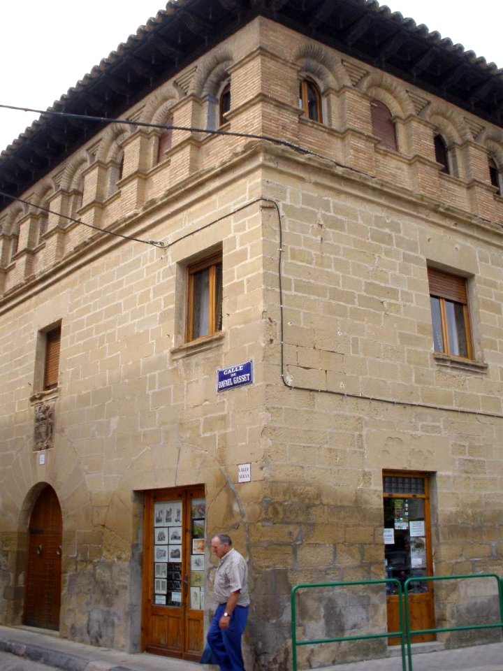 Ayerbe - Palacio de los Luna 1