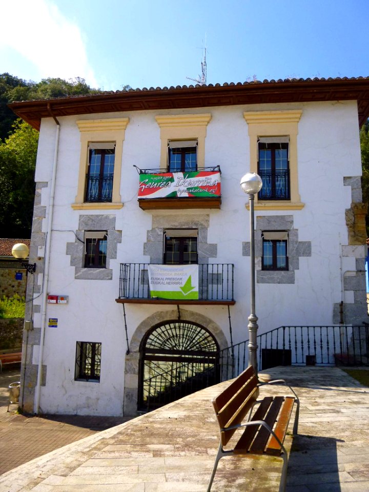 Axpe (Busturia) - Ayuntamiento 3