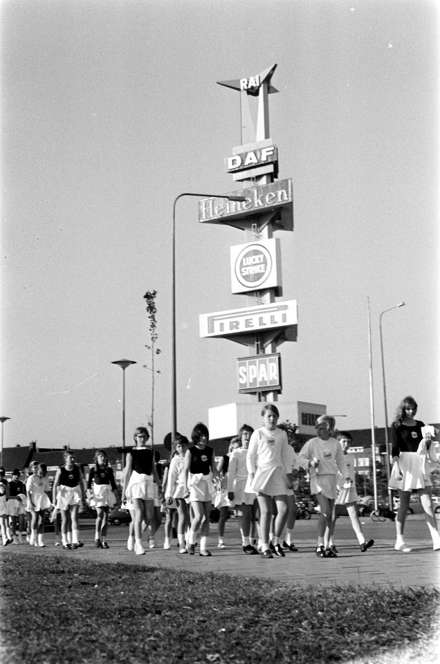 Avond vierdaagse start bij RAI, Amsterdam, Bestanddeelnr 922-5069