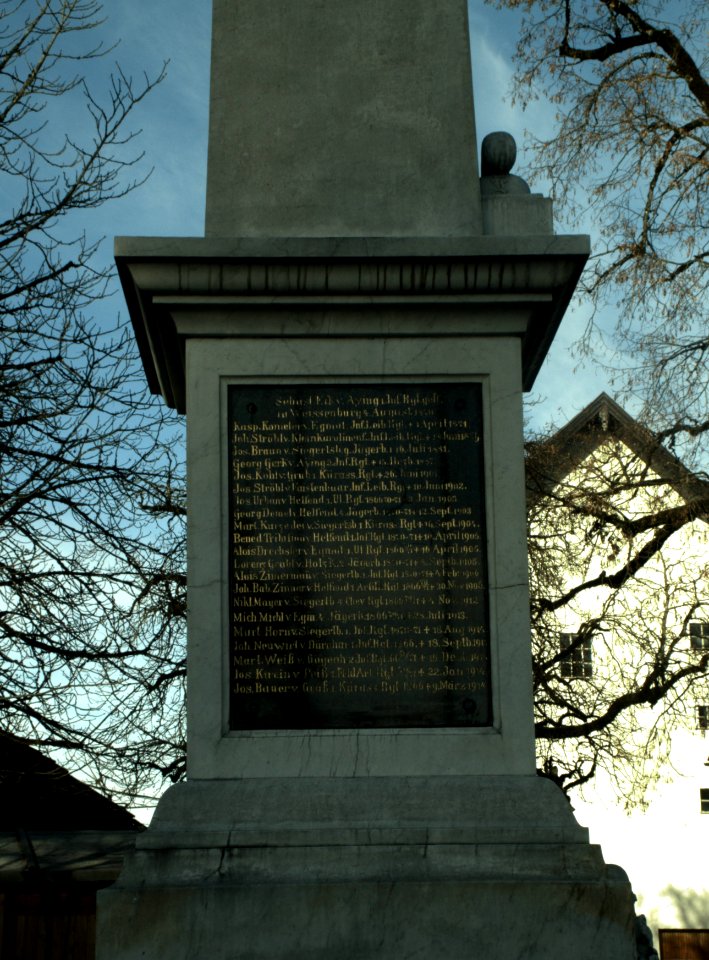 AyingKriegerdenkmal06