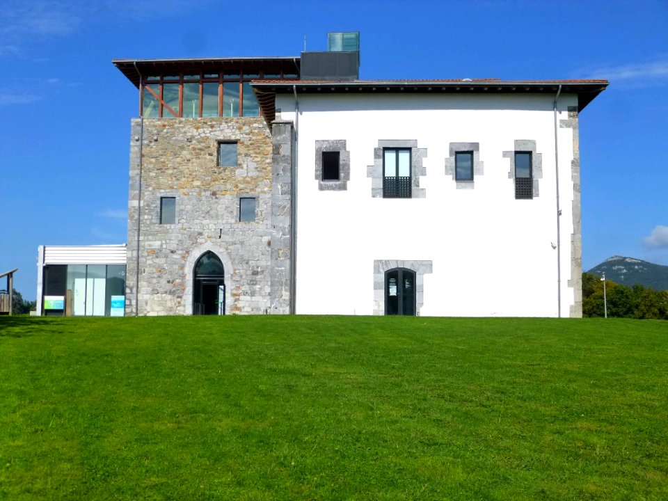 Axpe (Busturia) - Torre Madariaga y Centro de Biodiversidad de Euskadi 03