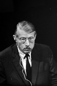 AVRO-TV Operatie Vox Populi . H. E. Salisbury , adj. hoofdredakteur van de New, Bestanddeelnr 920-7359