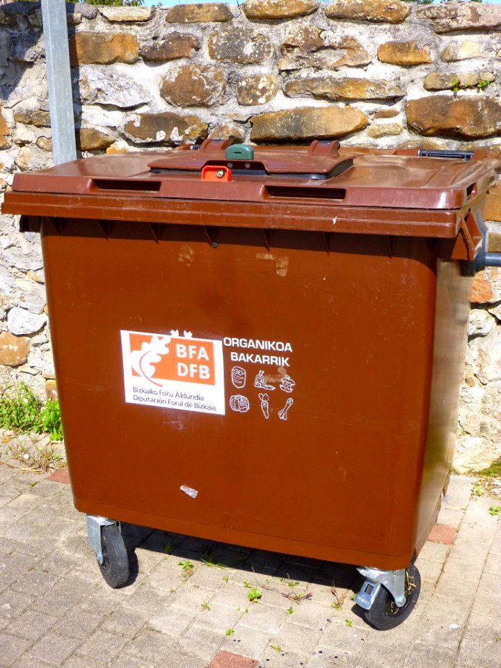 Axpe (Busturia) - reciclaje de residuos 3