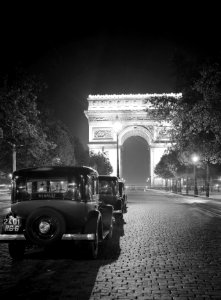 Avondopname van de Arc de Triomphe aan de Champs Élysées, Bestanddeelnr 191-0347
