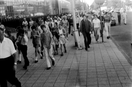 Avond vierdaagse start bij RAI, Amsterdam, Bestanddeelnr 922-5071