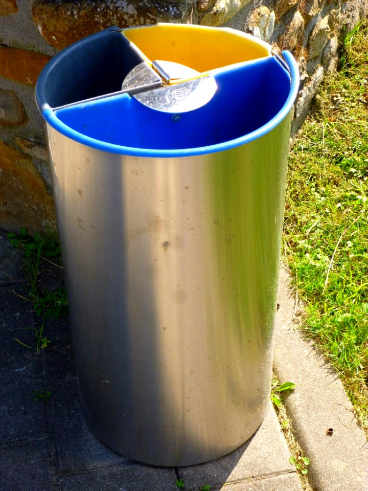 Axpe (Busturia) - reciclaje de residuos 4