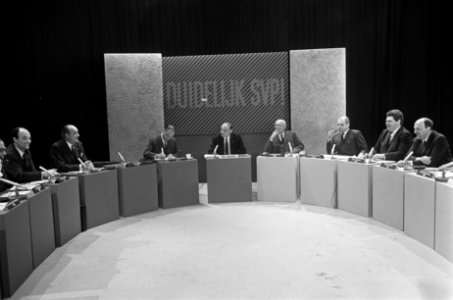 AVRO-TV, Duidelijk svp , zestien Nederlandse politici debatteren onder leiding, Bestanddeelnr 921-0477