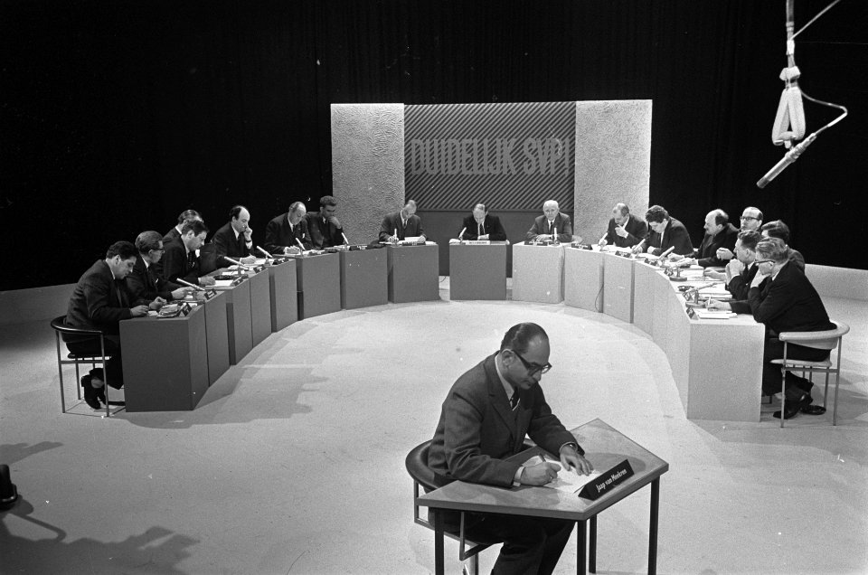 AVRO-TV, Duidelijk svp , zestien Nederlandse politici debatteren onder leiding, Bestanddeelnr 921-0475