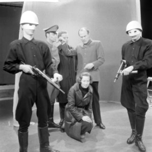 AVRO-TV Antique met onder andere E.L. Andersen Ton Lutz en Andre van den Heuvel, Bestanddeelnr 913-6997