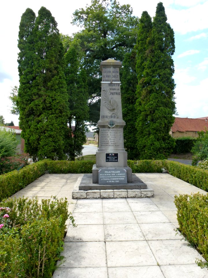 Avroult (Pas-de-Calais) monument aux morts