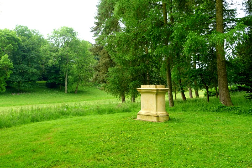 Awaiting Hercules - Stowe Gardens - Buckinghamshire, England - DSC07960
