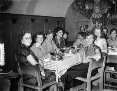 AVSV Dispuut S.P.H.I.N.X. (mejuffrouw Cramer, Krammerstraat 19), Bestanddeelnr 906-0524